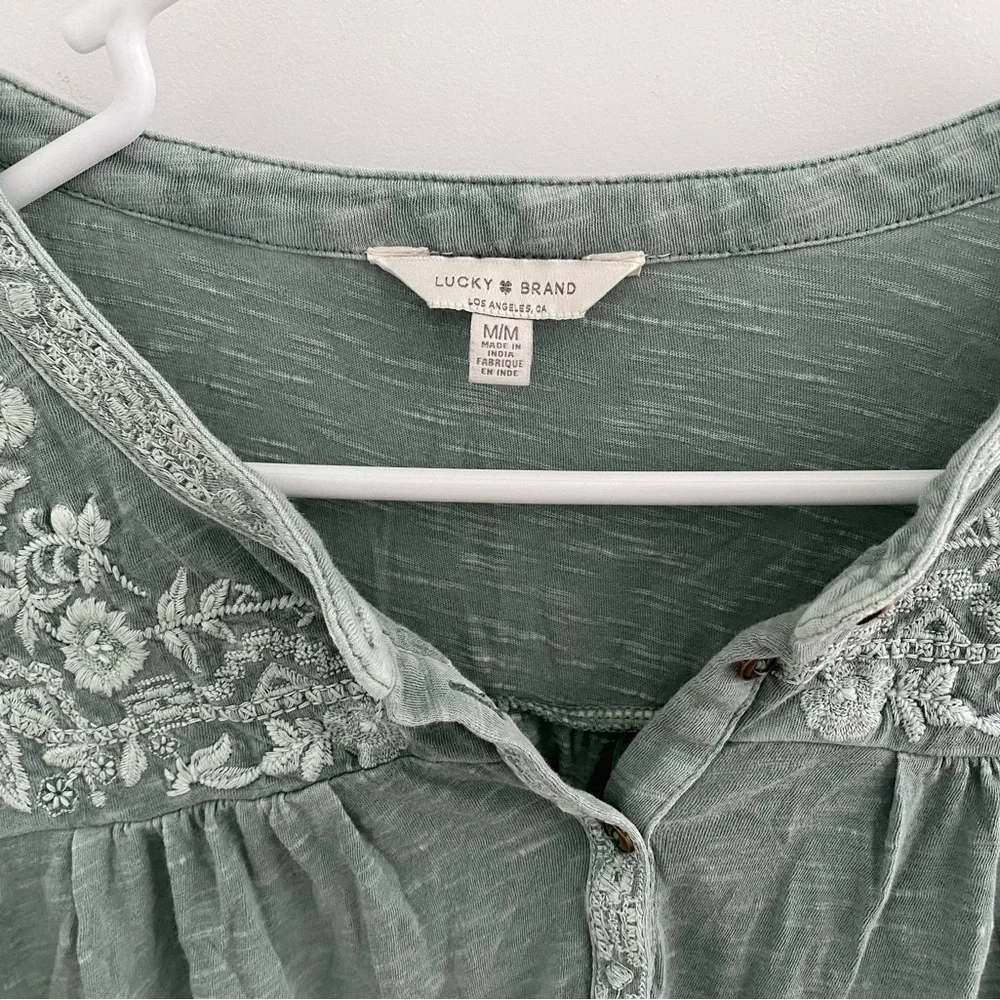 Lucky Brand Embroidered Sleeveless Green Top / Blouse Sz. M - Picture 2 of 3